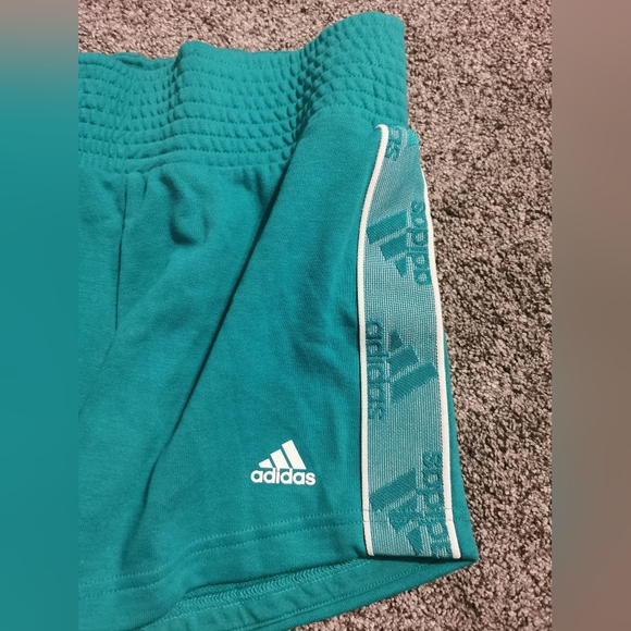 NWT Adidas Women's Multi Sport Shorts Green With White Logo Size Small New - Picture 4 of 4